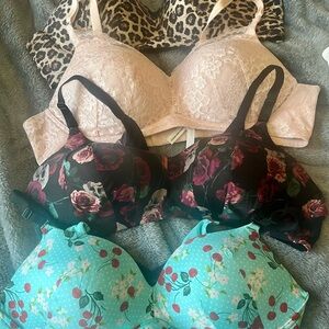 Torrid bra lot 44C, wireless